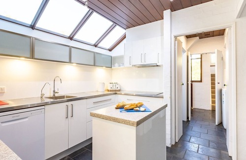Salamander Bay House | Wanda Waterview, 1-344 Wanda Ave - Water Views, Linen, Bed Making, Wi-Fi, aircon