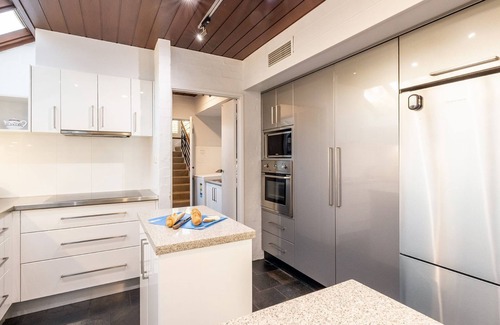 Salamander Bay House | Wanda Waterview, 1-344 Wanda Ave - Water Views, Linen, Bed Making, Wi-Fi, aircon