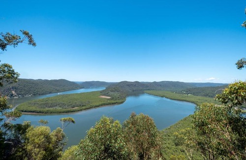 Mount White House | Wandana and Hawkesbury River Clifftop Home