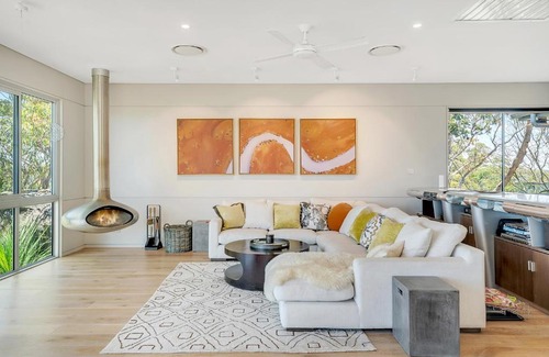 Mount White House | Wandana and Hawkesbury River Clifftop Home