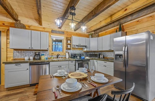 Gatlinburg Cabin | WANDER INN -1.5 Miles to Downtown Gatlinburg