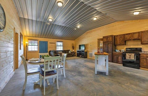 Broken Bow Cabin | Wander Inn Lodge New Construction Minutes from Mountain Fork River