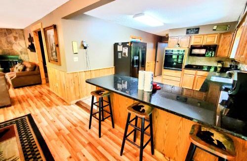 Gatlinburg - Pigeon Forge Ski Chalet | Wandering Bear Lodge 4BR Mountain Chalet with Hot Tub, Game Room & Fire Pit-FREE Tickets