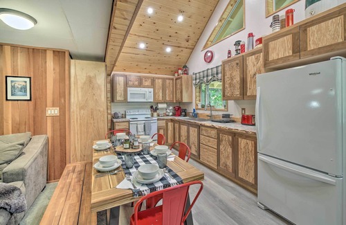 Packwood Cabin | 'Wandering Elk' Cabin Retreat w/Golf Access!