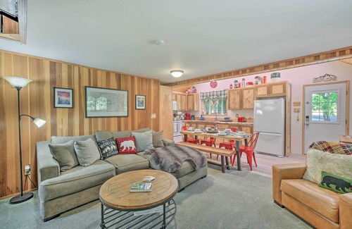 Packwood Cabin | 'Wandering Elk' Cabin Retreat w/Golf Access!