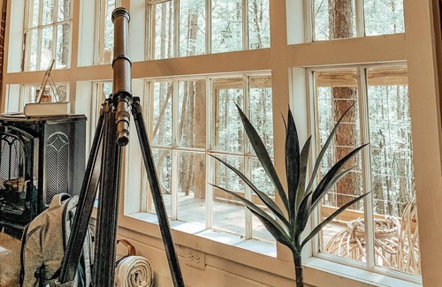 Crane Hill House | WANDERLUST TREEHOUSE Romantic couples getaway