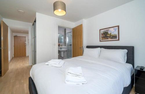 Wandsworth Apartment | Wandsworth Deluxe Two-Bedroom Apartment