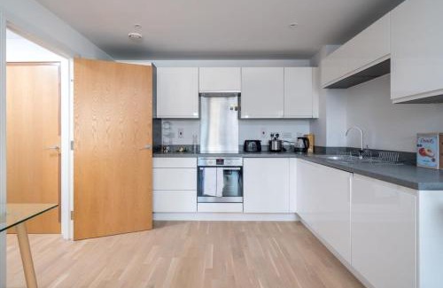 Wandsworth Apartment | Wandsworth Deluxe Two-Bedroom Apartment