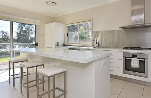 Wangi Wangi House | Wangi Lakehouse - renovated Lake Macquarie lakefront Location