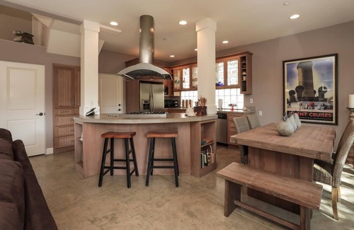 Eastside Santa Cruz House | WANT TO GET AWAY FOR A FEW DAYS BUT DON’T WANT TO GO FAR, COME TO SANTA CRUZ