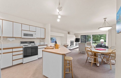 Wapato Point Condo | Wapato Point Condo on Lake Chelan with Resort Amenities! 2Bed/2Bath, Upper Floor-Unit 671