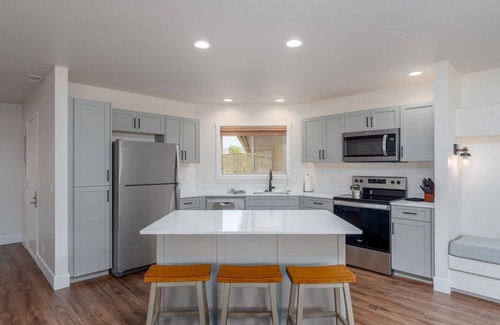 Wapato Point Condo | Wapato Point Condo with Resort Amenities! 2bed/2bath,2nd floor w/washer, unit 604