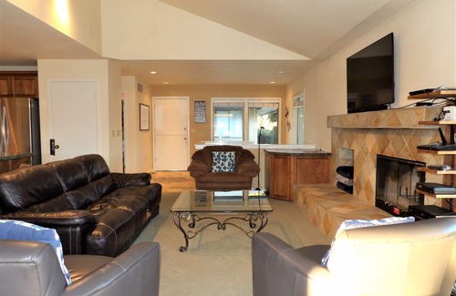 Wapato Point Apartment | Wapato Point Halmalka 514-B 3 bed 2 bath, Lake View, By Outdoor Pool