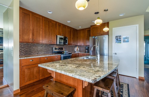 Wapato Point Condo | Wapato Point Halmalka Condo 512B Sleeps 8 by Outdoor Pool, Sandy Beach Amenities