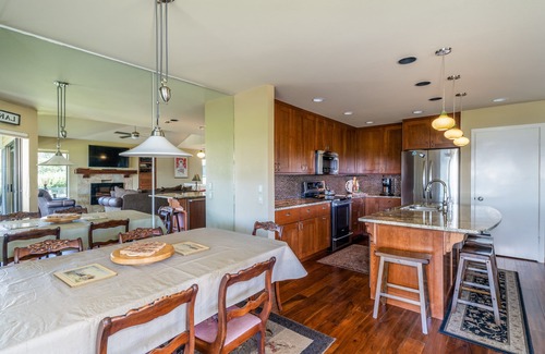 Wapato Point Condo | Wapato Point Halmalka Condo 512B Sleeps 8 by Outdoor Pool, Sandy Beach Amenities