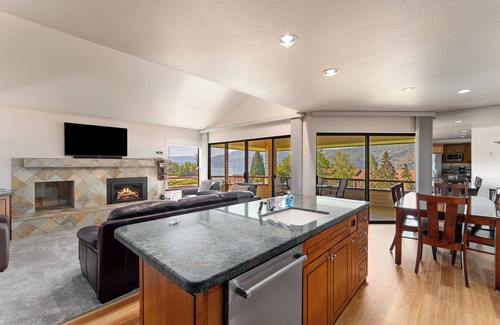 Wapato Point Condo | Wapato Point Halmalka Condo 514-B Close to Outdoor Pool, Sandy Beach Amenities