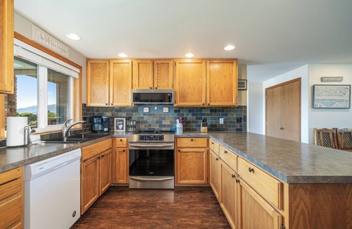 Wapato Point House | Wapato Point Pool Side Home Sleep 8, 3 Bed 2.5 Bath, Lake Views by Outdoor Pool