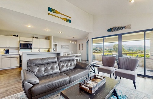 Wapato Point House | Wapato Point Resort home w/shared pools, free WiFi, and water views