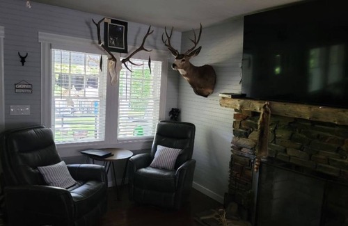 Woolwine Cabin | Warden Mountain House