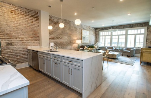 Central Business District Hotel | Warehouse District Modern Condo, Walk to French Quarter, Superdome