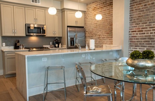 Central Business District Hotel | Warehouse District Modern Condo, Walk to French Quarter, Superdome