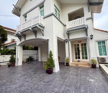 South Pattaya Villa | Warisa Garden Pool Villa