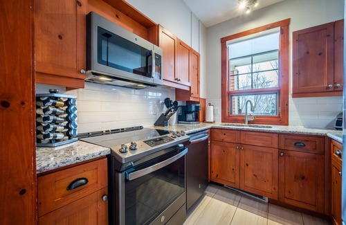 Mont-Tremblant Condo | Warm 3brm 2 bath with In-Condo Sauna! Steps from Ski/Golf/Bike/Hike