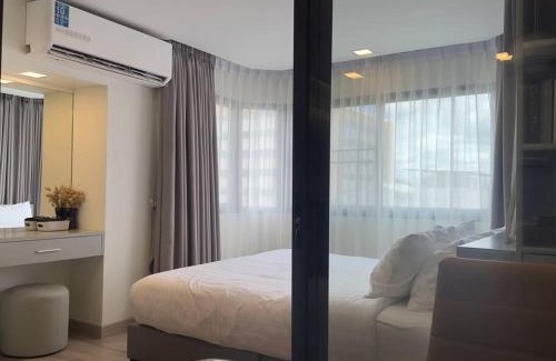 Nimman Apartment | Warm and classic modern room