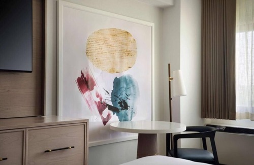 White Plains Hotel | Warm and Comfortable Pets Allowed Two Queen Room w/Pool and Airport Shuttle