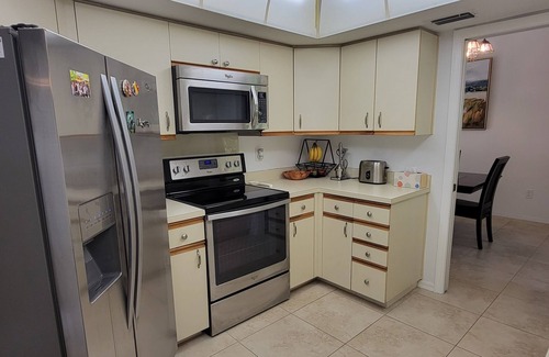 Brookshire Lakes House | Warm and exciting Floridian getaway. Near the beach, downtown, and all the fun!