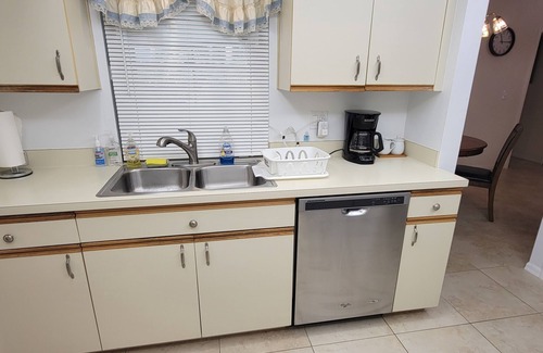Brookshire Lakes House | Warm and exciting Floridian getaway. Near the beach, downtown, and all the fun!