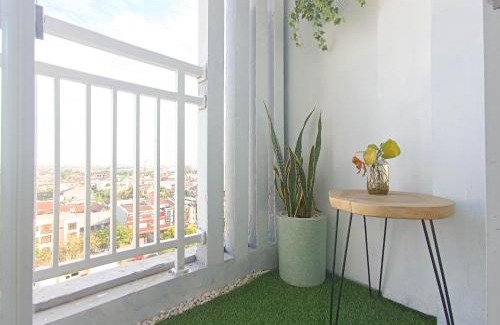 Panakkukang Apartment | Warm and Homey Studio at Vida View Makassar Apartment By Travelio