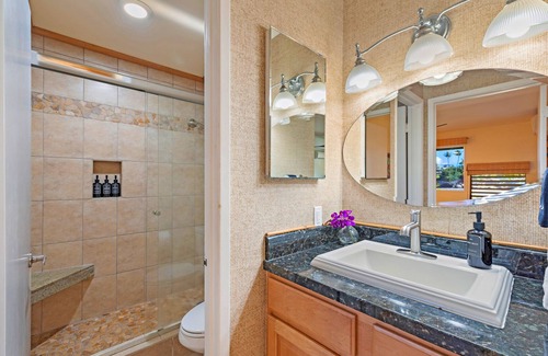 Kahana Condo | Warm and Inviting Hawaiian Decor with a Gorgeous Ocean View on Secluded Beach