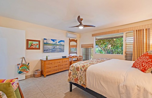Kahana Condo | Warm and Inviting Hawaiian Decor with a Gorgeous Ocean View on Secluded Beach