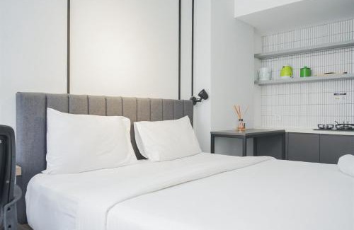 South Tangerang Apartment | Warm and Simply Studio Room at Urbantown Serpong Apartment By Travelio