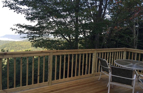 South Mountain Ski Chalet | Warm and welcoming chalet with spectactular mountain views in Snowshoe Resort