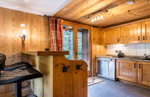 Chamonix-Mont-Blanc Ski Chalet | Warm Chalet With Jacuzzi AND A Beautiful Garder IN THE Village OF Argentiere