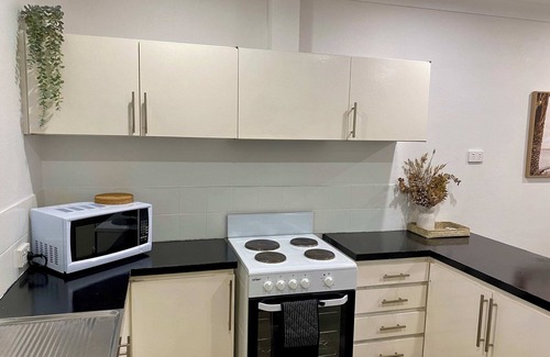 Craigie House | Warm, Clean and Inviting 3 Bed House in Craigie