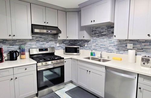 Midway City House | Warm & Comfy home near beach and Disney