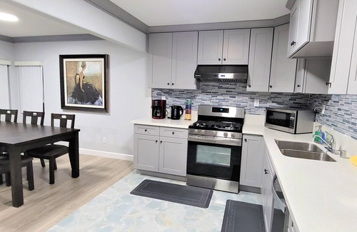 Midway City House | Warm & Comfy home near beach and Disney