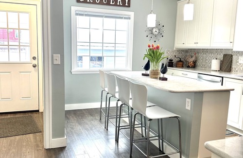 Kellogg House | Warm, friendly, Mountain View’s, 5gig, Restaurants, Covered porch/fire table