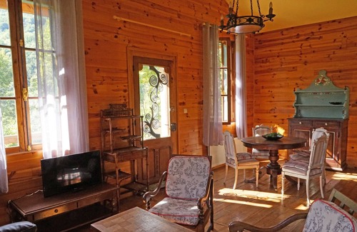 Prats-de-Mollo-la-Preste Ski Chalet | Warm house, terrace, garden and parking