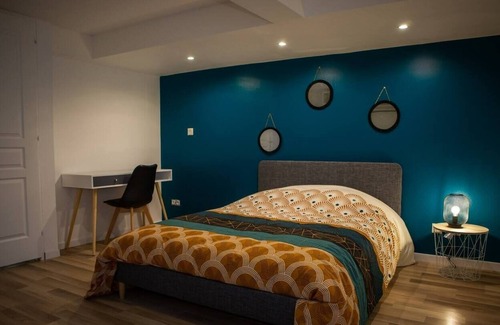 Miroir - Batignolles House | Warm house with garden near train station
