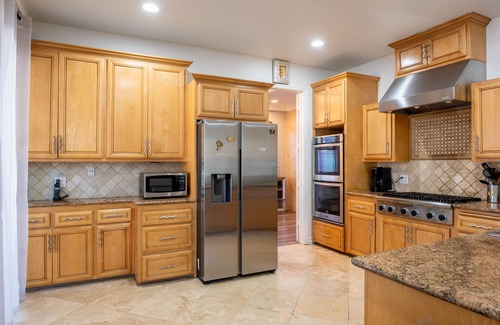 Sherman Oaks House | Warm, Inviting, Spacious Mediterranean Style Home Near Universal Studios