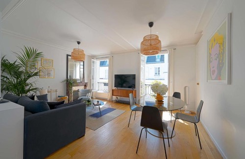 Quartier du Gros-Caillou Apartment | Warm Modern & Fabulous- Large Apartment