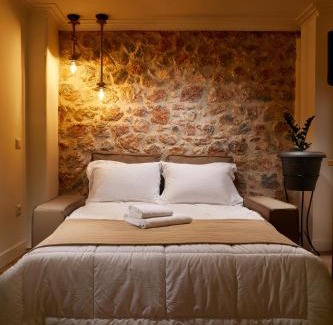 Exarhia Apartment | warm stone house