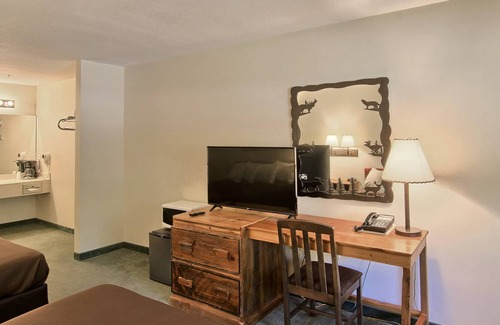 Bellaire Hotel | Warm Weather Stays Are Booking Now at The Legend Inn at Shanty Creek!