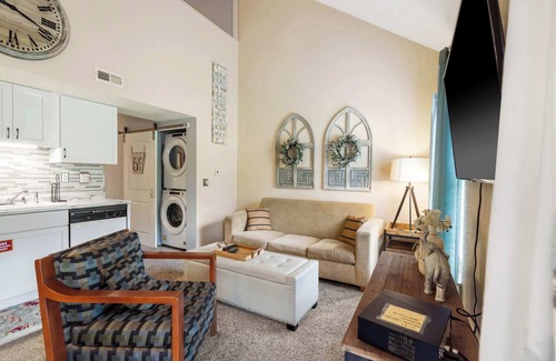 Table Rock Condo | Warm Welcome Getaway - Resort Stay for 6