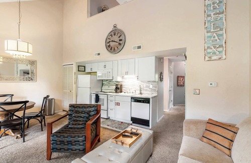 Table Rock Condo | Warm Welcome Getaway - Resort Stay for 6