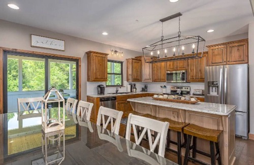 Hollister House | WARM & WELCOMiNG HOME for FAMILiES & MEMORiES